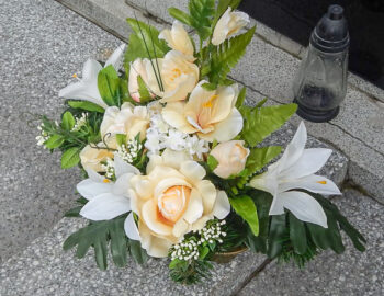 květinové aranžmá na hrob